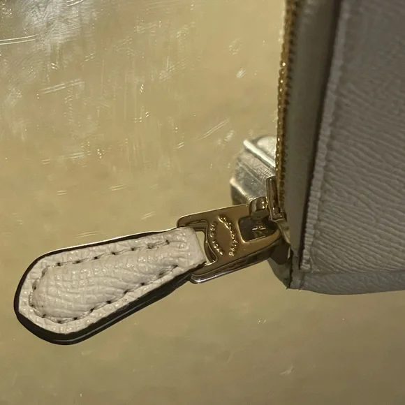 Coach Accordion White Refined Pebble Leather Zip Around Wallet - Picture 8 of 15